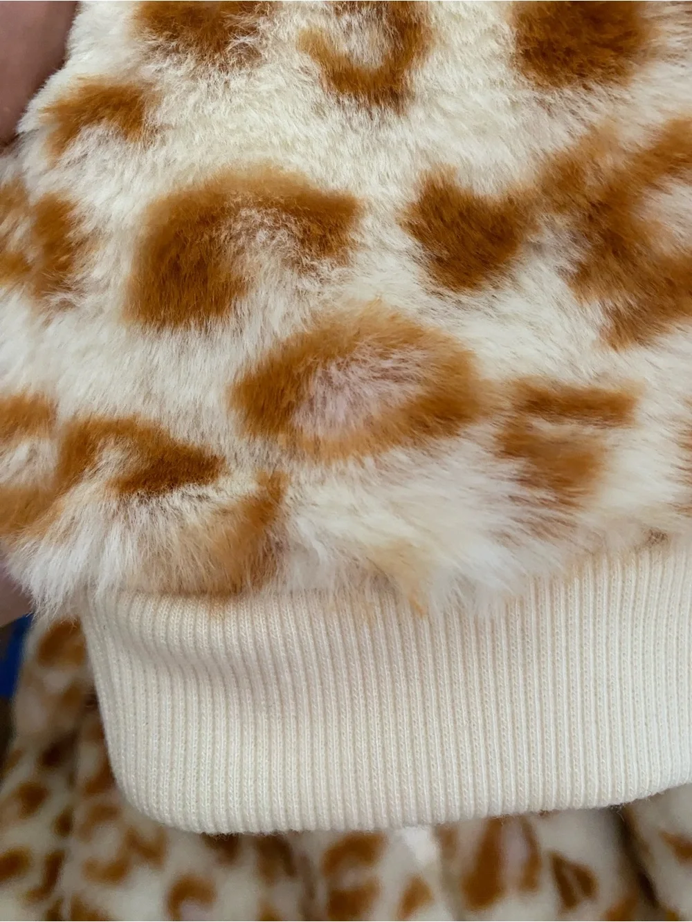 Amazon Essentials Girls' Faux Fur Leopard Print Jacket - White & Brown